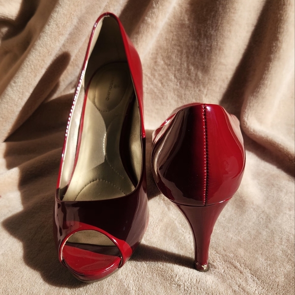 Red open-toed patent leather heels - so fun!! - Picture 3 of 7